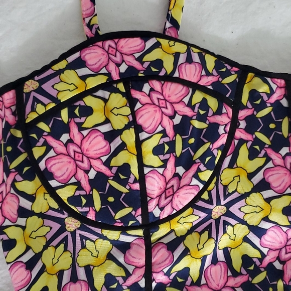 MILLAU Crop Top - Picture 2 of 6